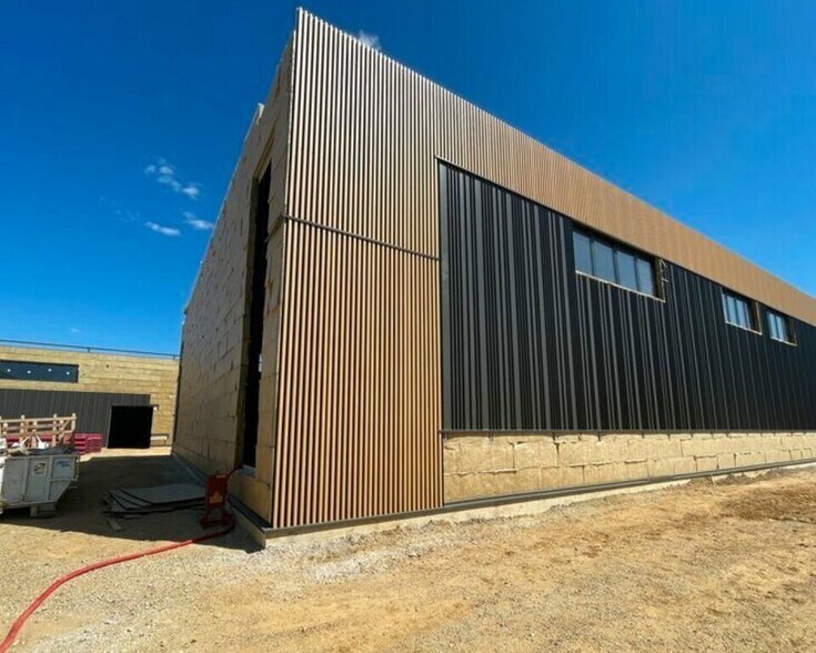Flex dans Amblainville à louer - Photo du bâtiment - Image 2 de 3