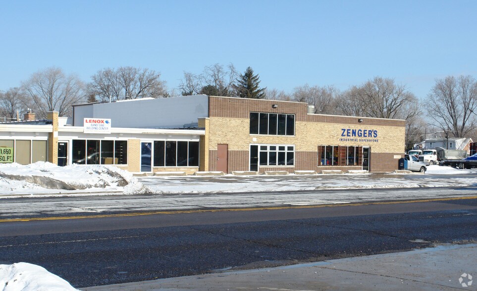 11132 W Grand Ave, Melrose Park, IL à louer - Photo du bâtiment - Image 2 de 2