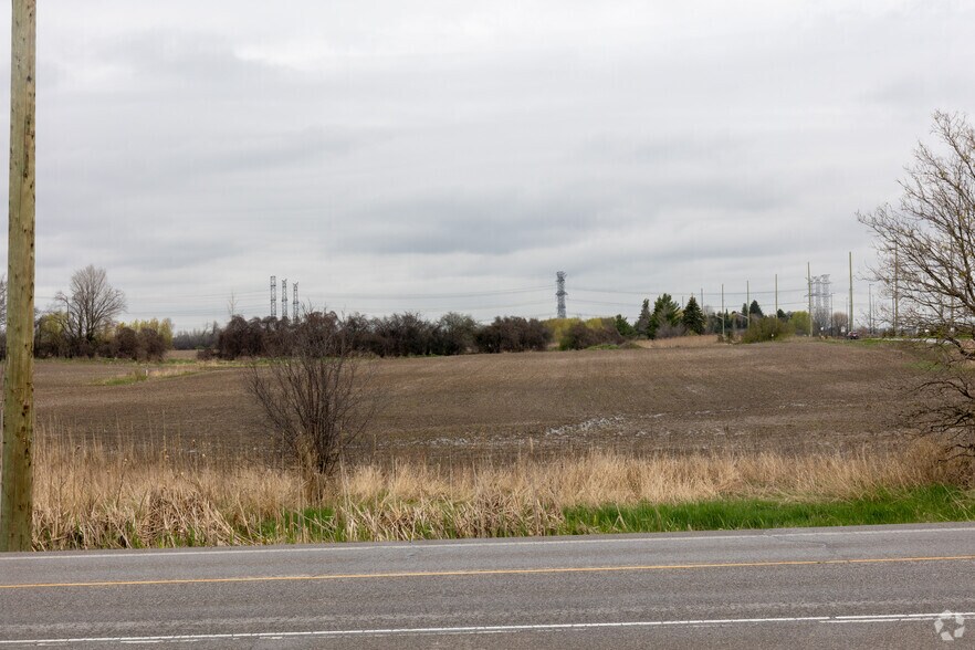 860 Conlin Rd, Whitby, ON à vendre - Photo du bâtiment - Image 2 de 2
