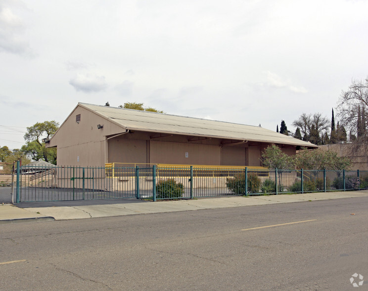 1030 N Union St, Stockton, CA for lease - Primary Photo - Image 1 of 16