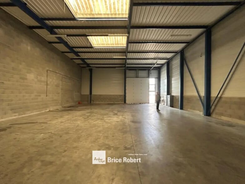 Office in Décines-Charpieu for lease - Interior Photo - Image 2 of 6