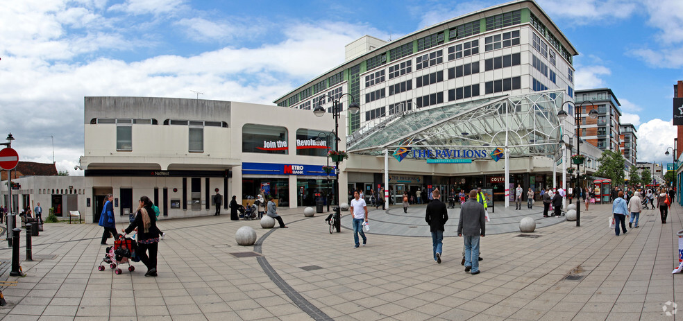 Chequers Sq, Uxbridge à louer - Photo du bâtiment - Image 1 de 3