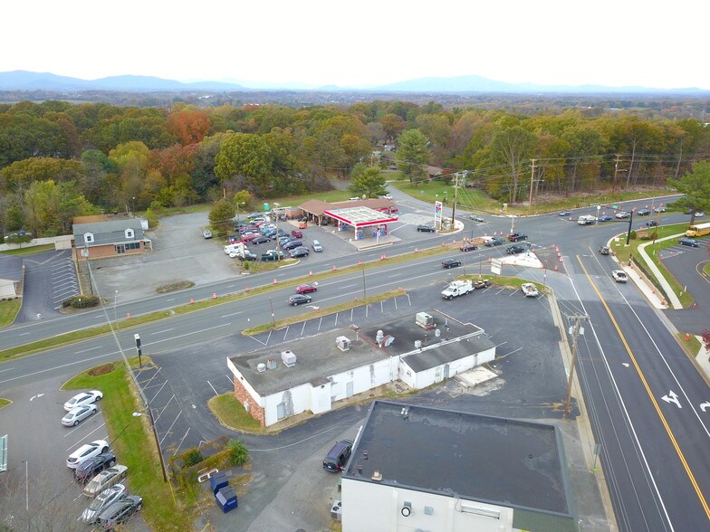 7106 Timberlake Rd, Lynchburg, VA à louer - Photo du bâtiment - Image 3 de 19