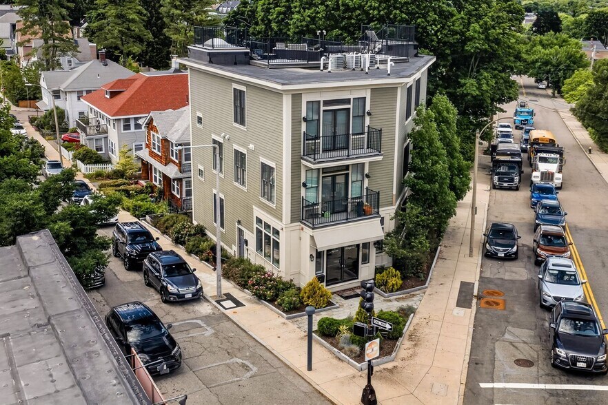 370 Beech St, Boston, MA à vendre - Photo du bâtiment - Image 1 de 18