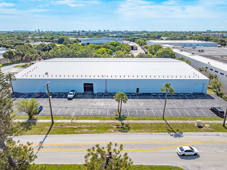 198 Lock Rd, Deerfield Beach, FL for lease - Building Photo - Image 2 of 40