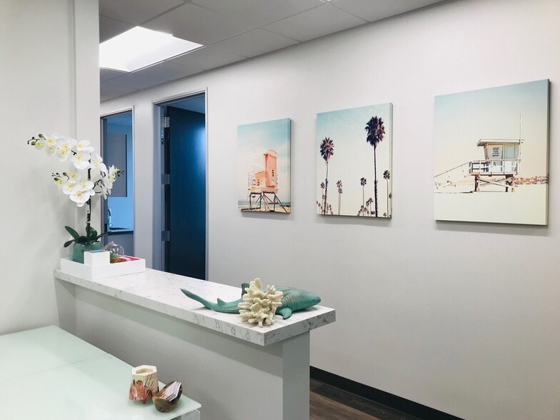 369 San Miguel Dr, Newport Beach, CA for lease - Interior Photo - Image 2 of 13