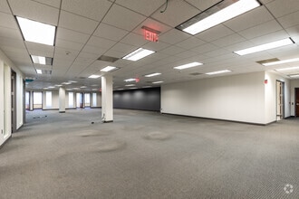 333 Earle Ovington Blvd, Uniondale, NY for lease Interior Photo- Image 2 of 7