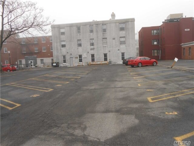 1527 Franklin Ave, Mineola, NY à louer - Photo du bâtiment - Image 3 de 24