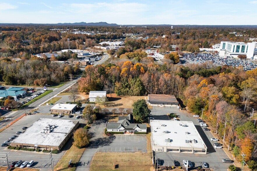 616 Cox Rd, Gastonia, NC à louer - Photo du bâtiment - Image 3 de 26