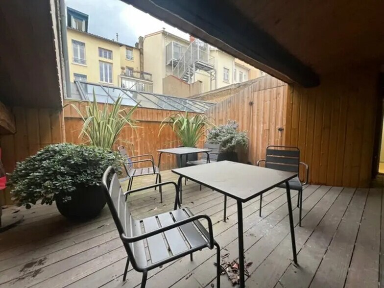 Bureau dans Lyon à vendre - Photo du bâtiment - Image 3 de 12