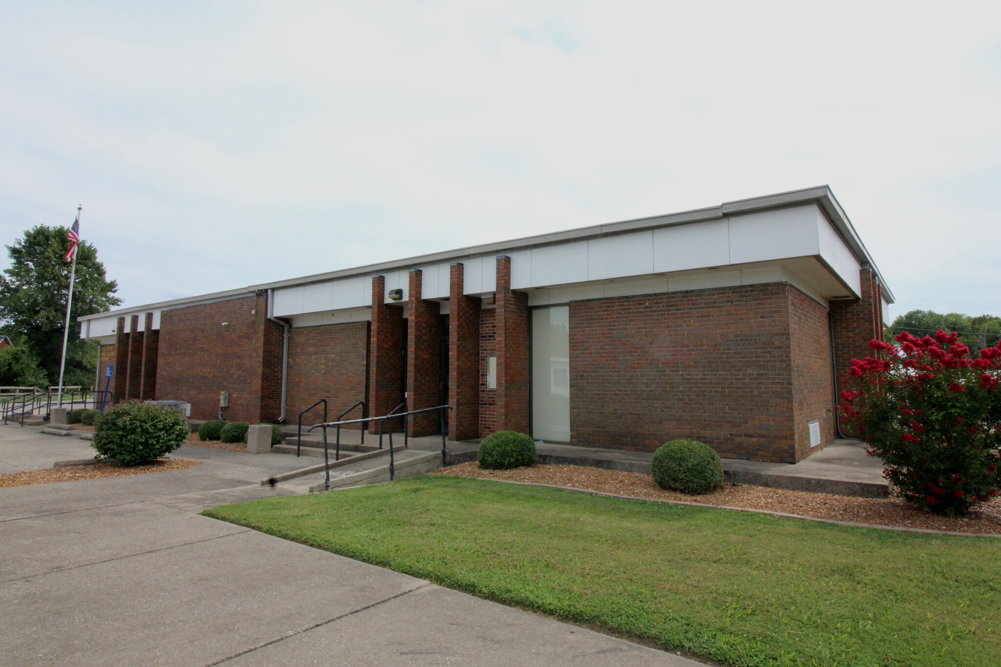 111 W 3rd St, Ina, IL for sale Primary Photo- Image 1 of 1