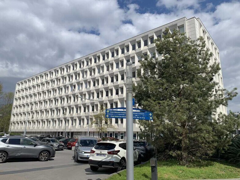Bureau dans Créteil à louer - Photo du bâtiment - Image 2 de 20
