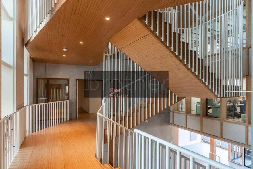 Office in Bordeaux for lease - Interior Photo - Image 3 of 6