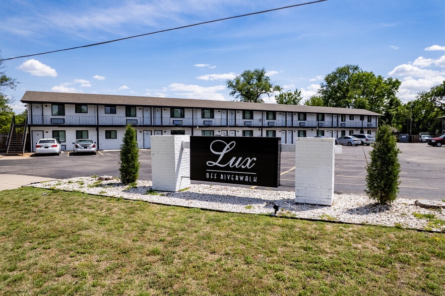 425 W Taft St, Wichita, KS for sale - Building Photo - Image 3 of 58
