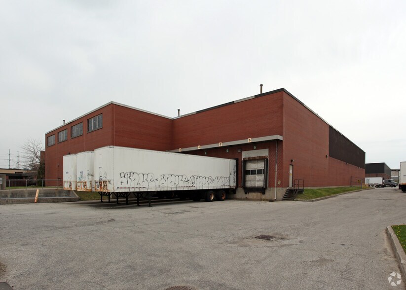 125 Bermondsey Rd, Toronto, ON à louer - Photo du bâtiment - Image 3 de 3