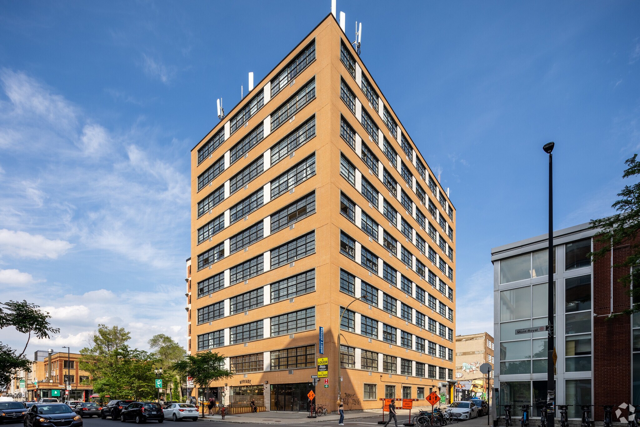 22-30 Av du Mont-Royal O, Montréal, QC for lease Primary Photo- Image 1 of 4