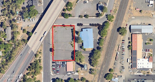 Plus de détails pour 127 NE Underwood Ave, Bend, OR - Commerce de détail à louer