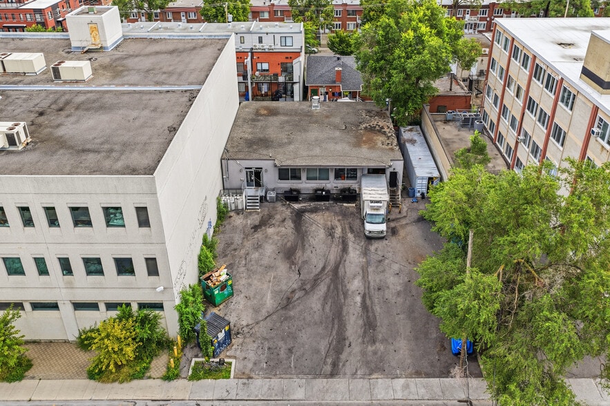8855 Avenue Du Parc, Montréal, QC for sale - Building Photo - Image 2 of 9