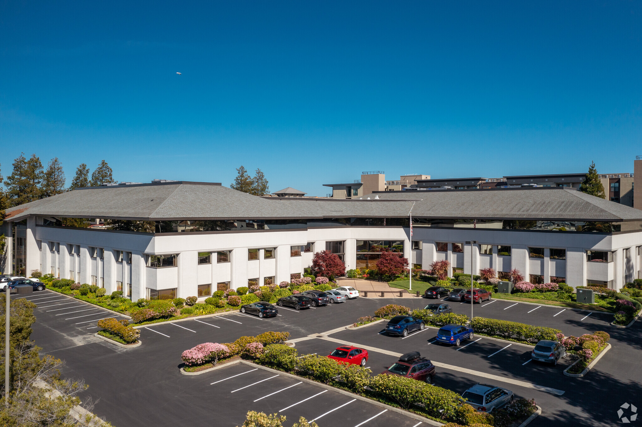 805 Veterans Blvd, Redwood City, CA à louer Photo du bâtiment- Image 1 de 8