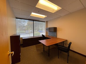 500 Remington Rd, Schaumburg, IL for lease Interior Photo- Image 2 of 5