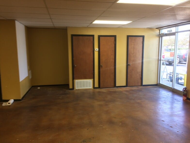8446 Gault Ln, San Antonio, TX à louer - Photo du bâtiment - Image 3 de 30
