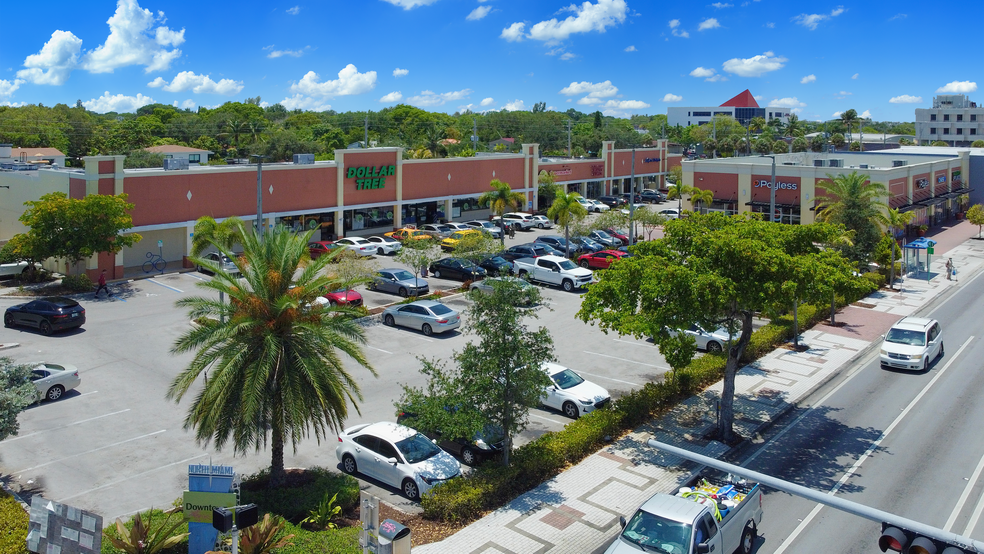 880 NE 125th St, North Miami, FL à louer - Photo du bâtiment - Image 1 de 3
