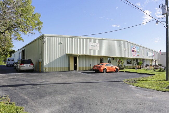 Plus de détails pour 2130 Andrea Ln, Fort Myers, FL - Industriel à vendre