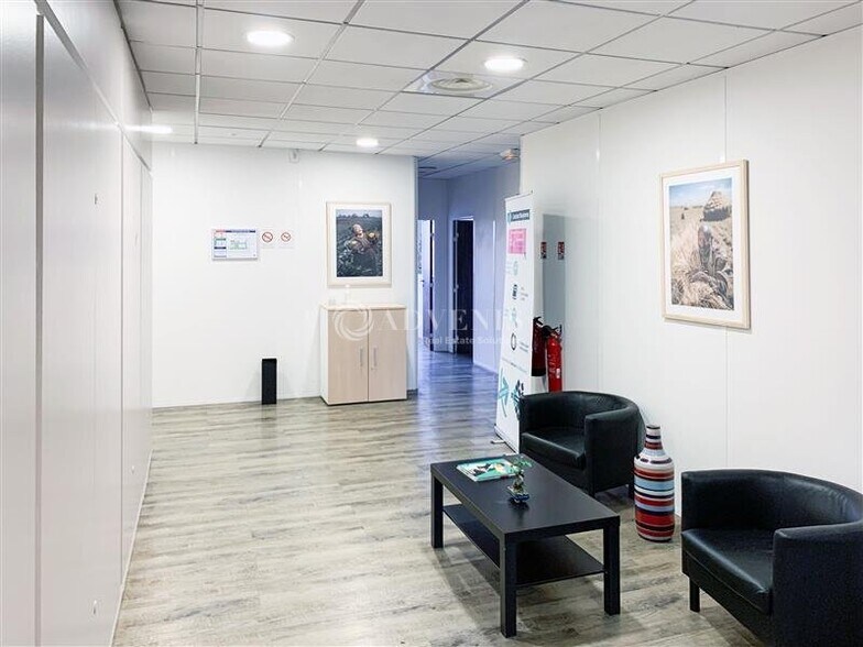 Office in Saint-Thibault-des-Vignes for lease - Building Photo - Image 3 of 8