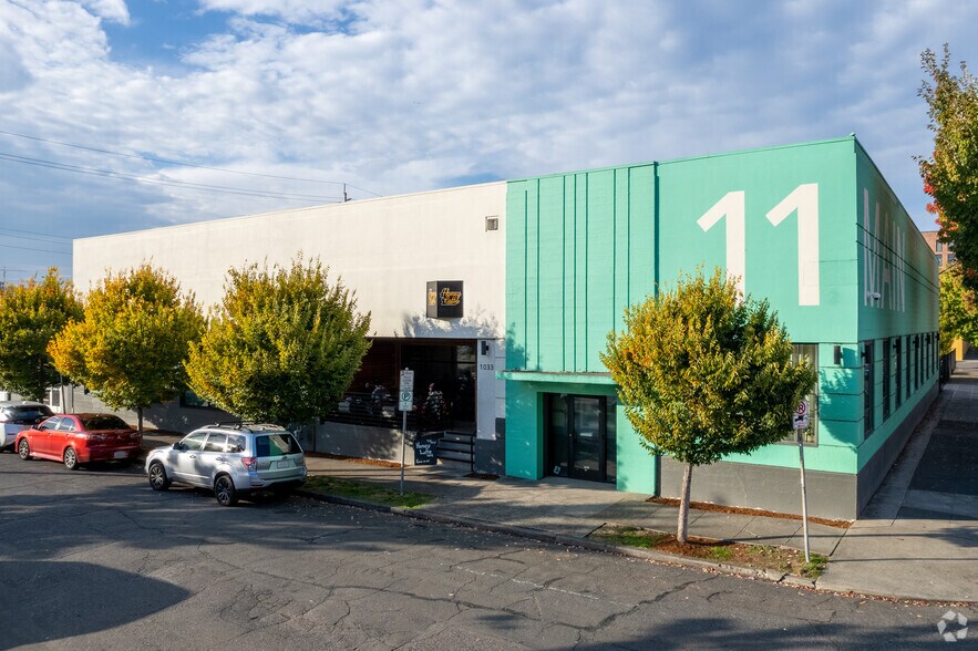 1033 SE Main St, Portland, OR à louer - Photo du bâtiment - Image 1 de 9