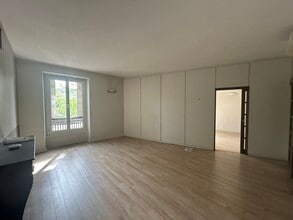 37 Boulevard Bourdon, Paris for lease Interior Photo- Image 2 of 8