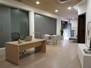 Bureau/Commerce de détail dans Barberà del Vallès, Barcelona à louer Photo intérieure- Image 2 de 8