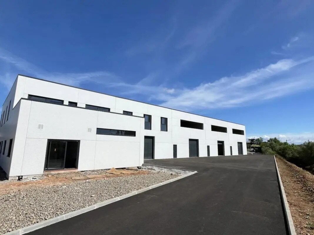 Industrial in Cuers for lease Building Photo- Image 1 of 8