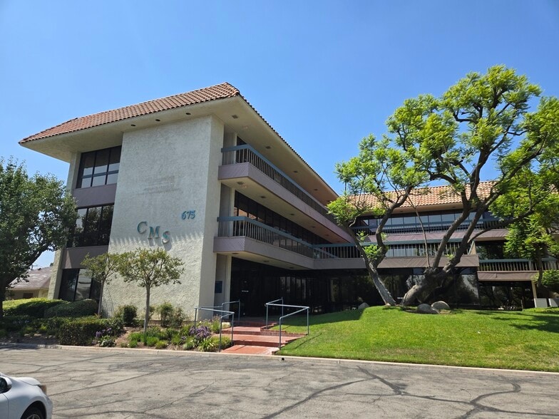 601 W Foothill Blvd, Claremont, CA for lease - Building Photo - Image 3 of 3