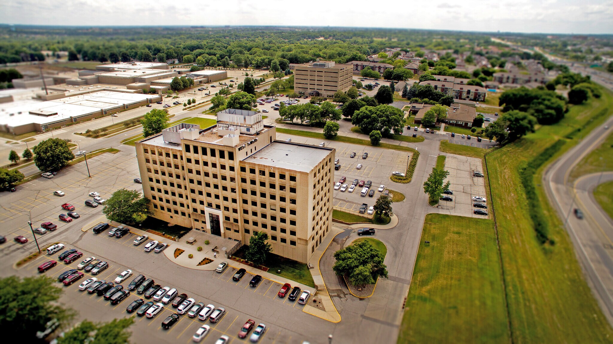 1200 Valley West Dr, West Des Moines, IA for lease Building Photo- Image 1 of 12