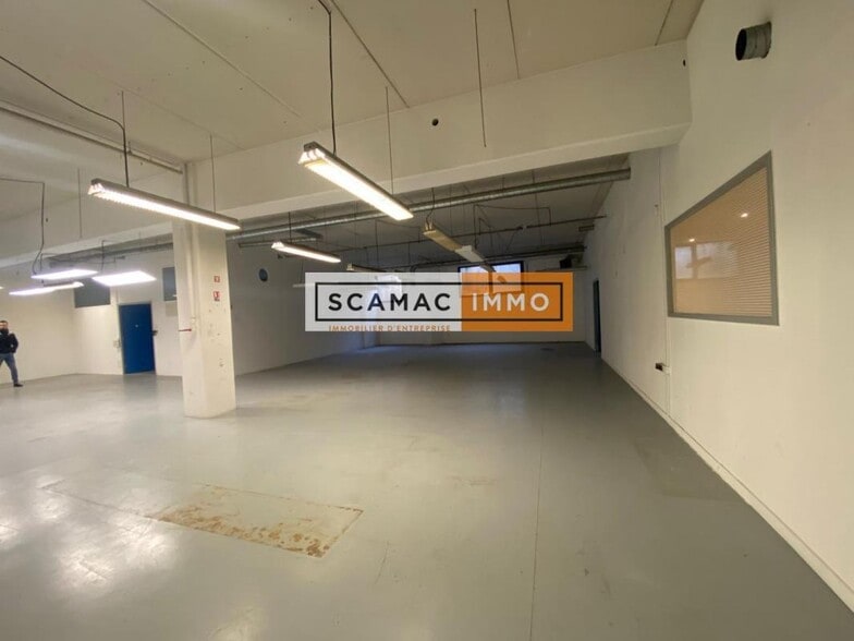 Flex in Vitry-sur-Seine for lease - Interior Photo - Image 1 of 21