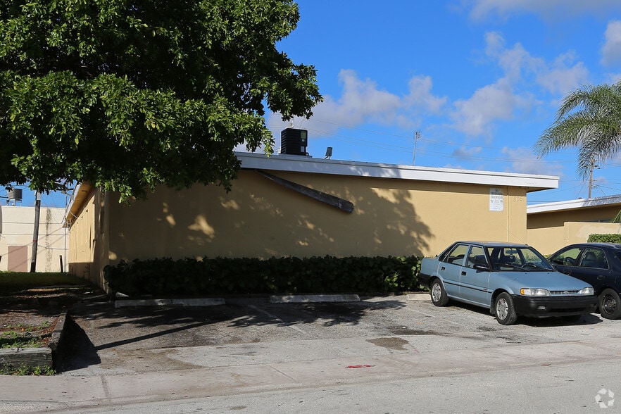 805 S H St, Lake Worth, FL for sale - Building Photo - Image 2 of 3