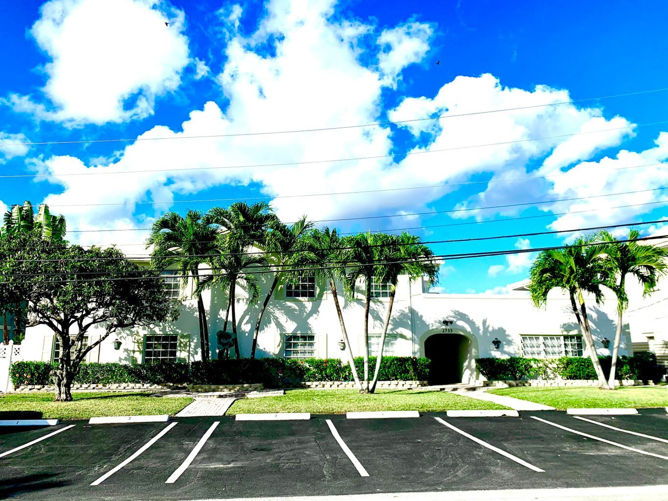 2735 NE 28th Ct, Lighthouse Point, FL for sale Primary Photo- Image 1 of 3