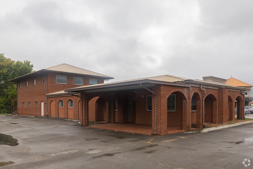 5412 Clinton Hwy, Knoxville, TN for lease - Primary Photo - Image 1 of 6
