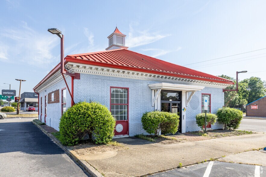 200 Spring Ave, Spring Lake, NC à louer - Photo principale - Image 1 de 3