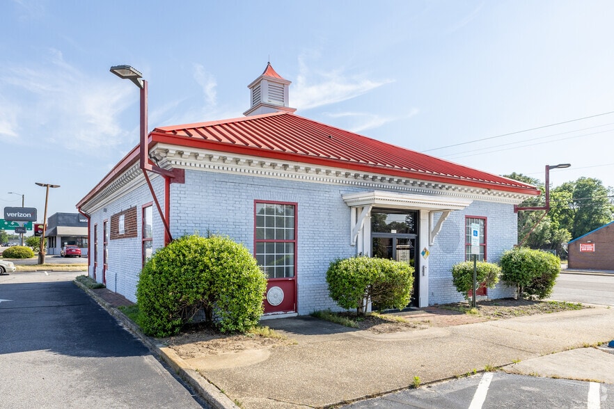 200 Spring Ave, Spring Lake, NC for lease - Primary Photo - Image 1 of 3