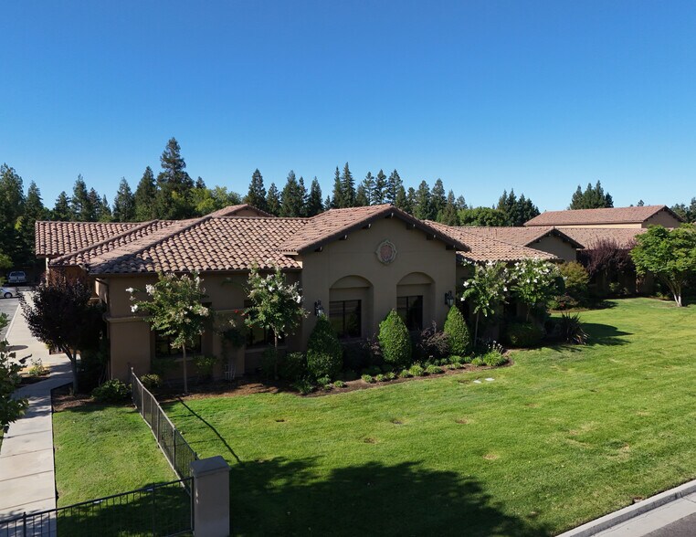 6873 N West Ave, Fresno, CA à louer - Photo du bâtiment - Image 1 de 4