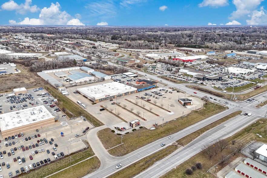 10121-10151 Hickman Rd, Urbandale, IA for lease - Building Photo - Image 2 of 6