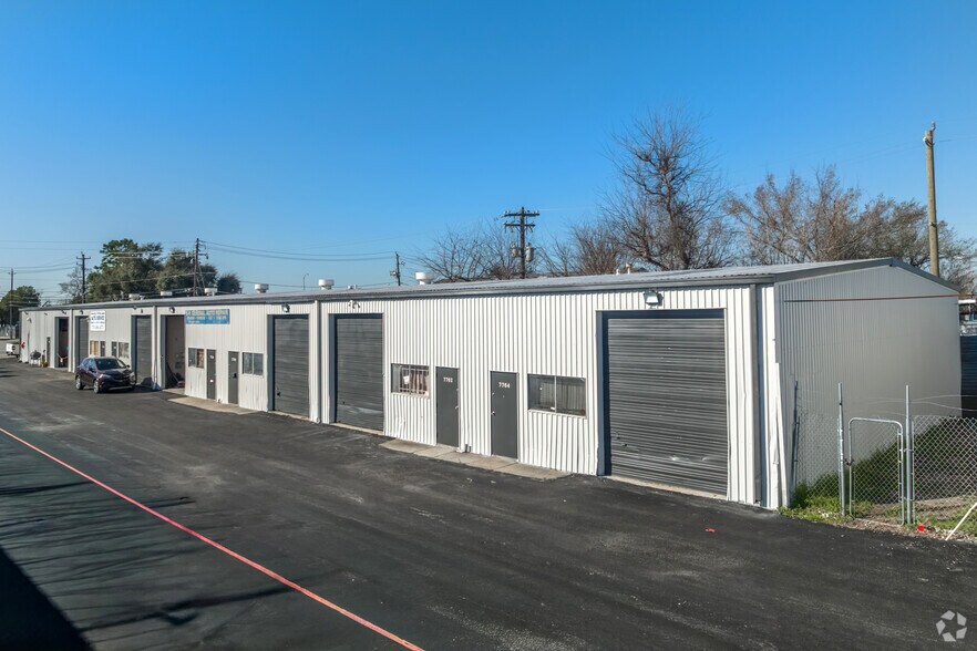 7752 Hammerly Blvd, Houston, TX à louer - Photo du bâtiment - Image 3 de 6