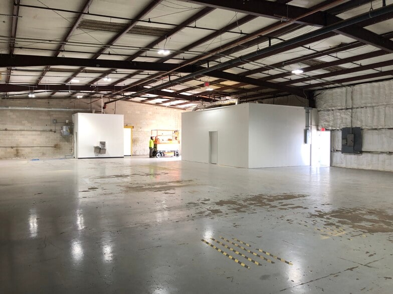 901-923 Cornwall Rd, Sanford, FL for lease - Building Photo - Image 2 of 4