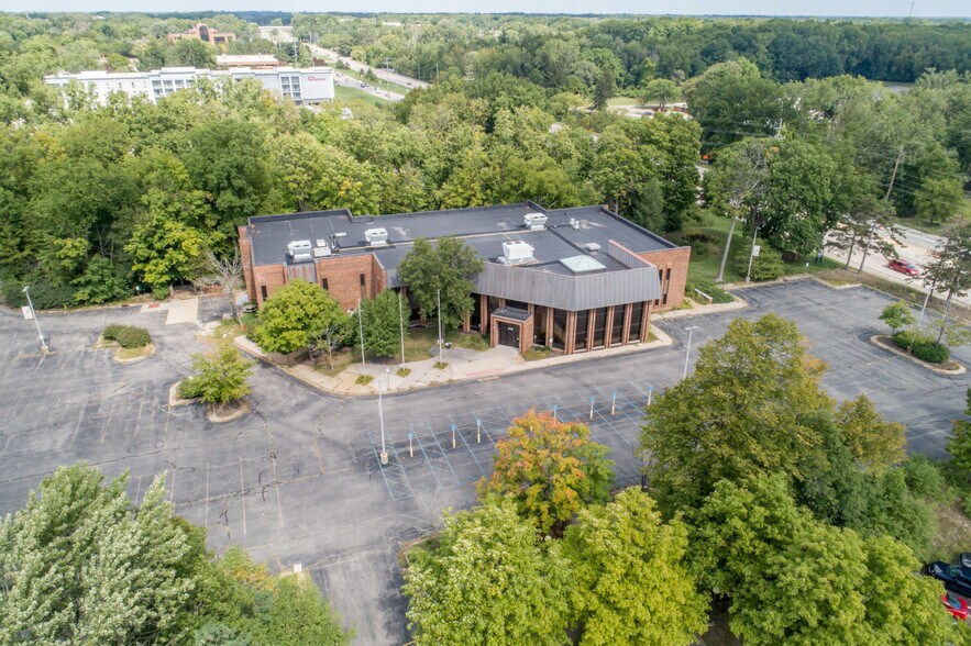 2333 East Beltline Ave SE, Grand Rapids, MI à louer - Photo du bâtiment - Image 1 de 5