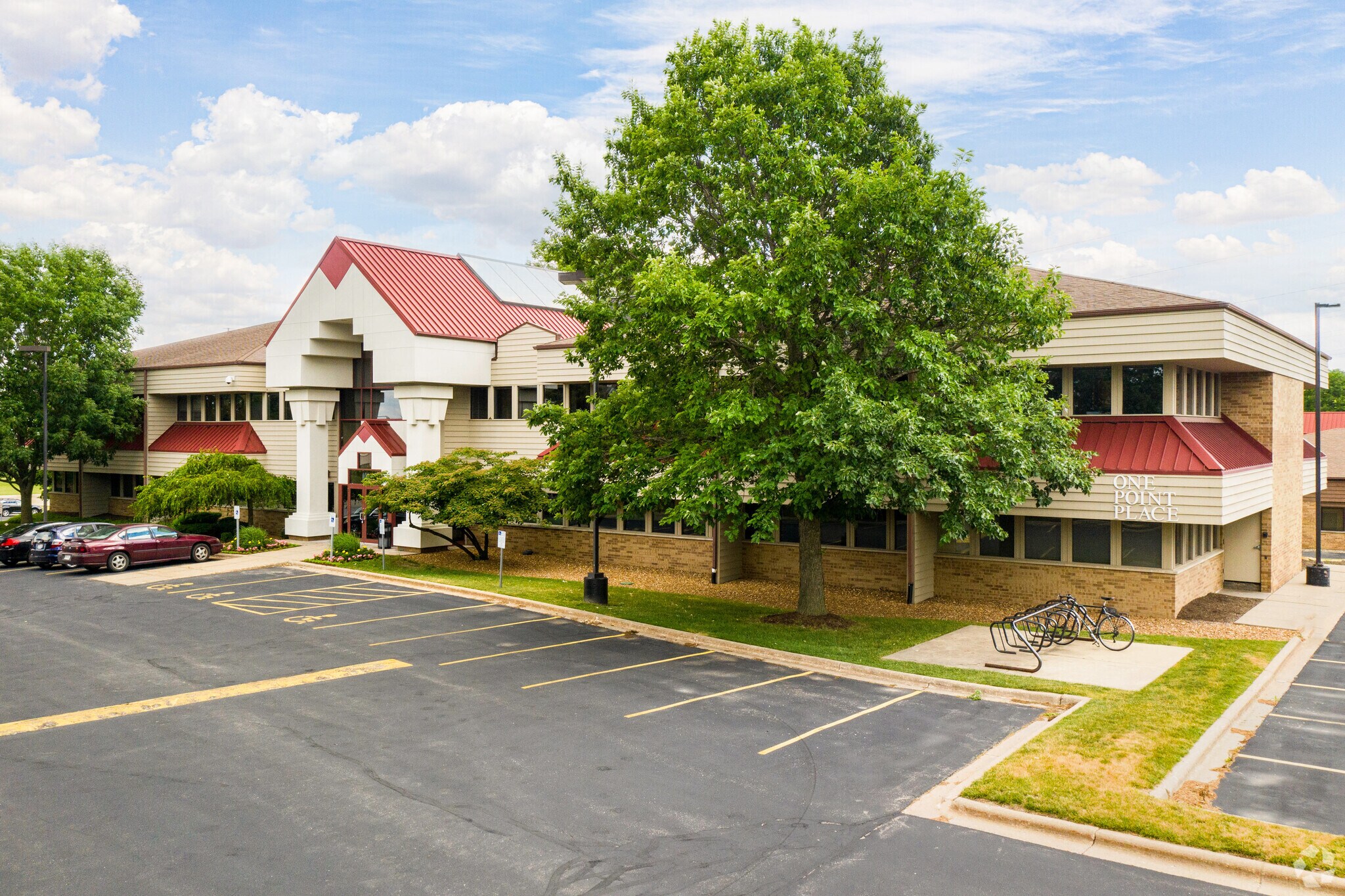 1 Point Pl, Madison, WI for sale Primary Photo- Image 1 of 7