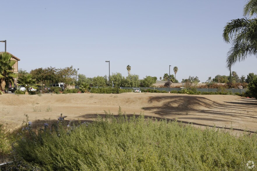 16810 Van Buren Blvd, Riverside, CA for lease - Primary Photo - Image 1 of 7