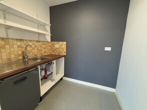 29-33 Portfields Rd, Newport Pagnell for lease Interior Photo- Image 2 of 6