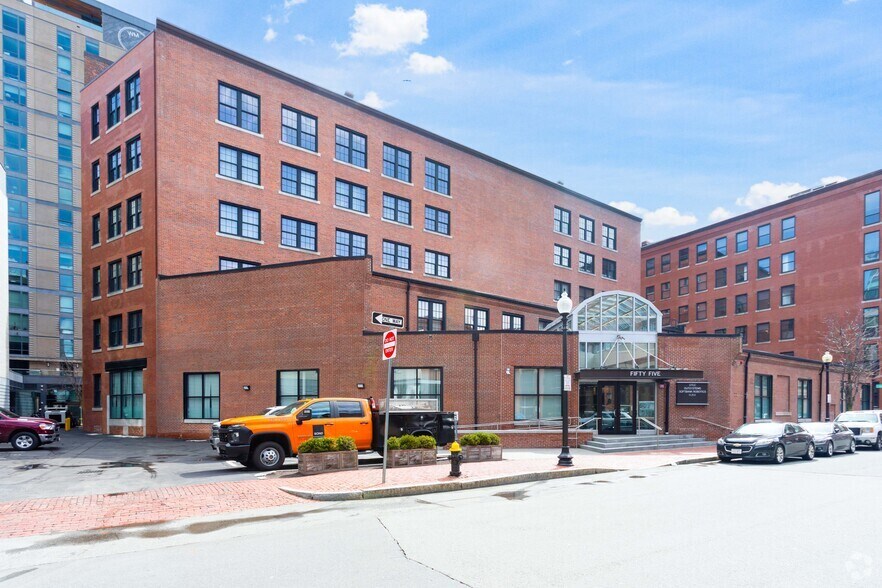 55 Thomson Pl, Boston, MA à louer - Photo principale - Image 1 de 3