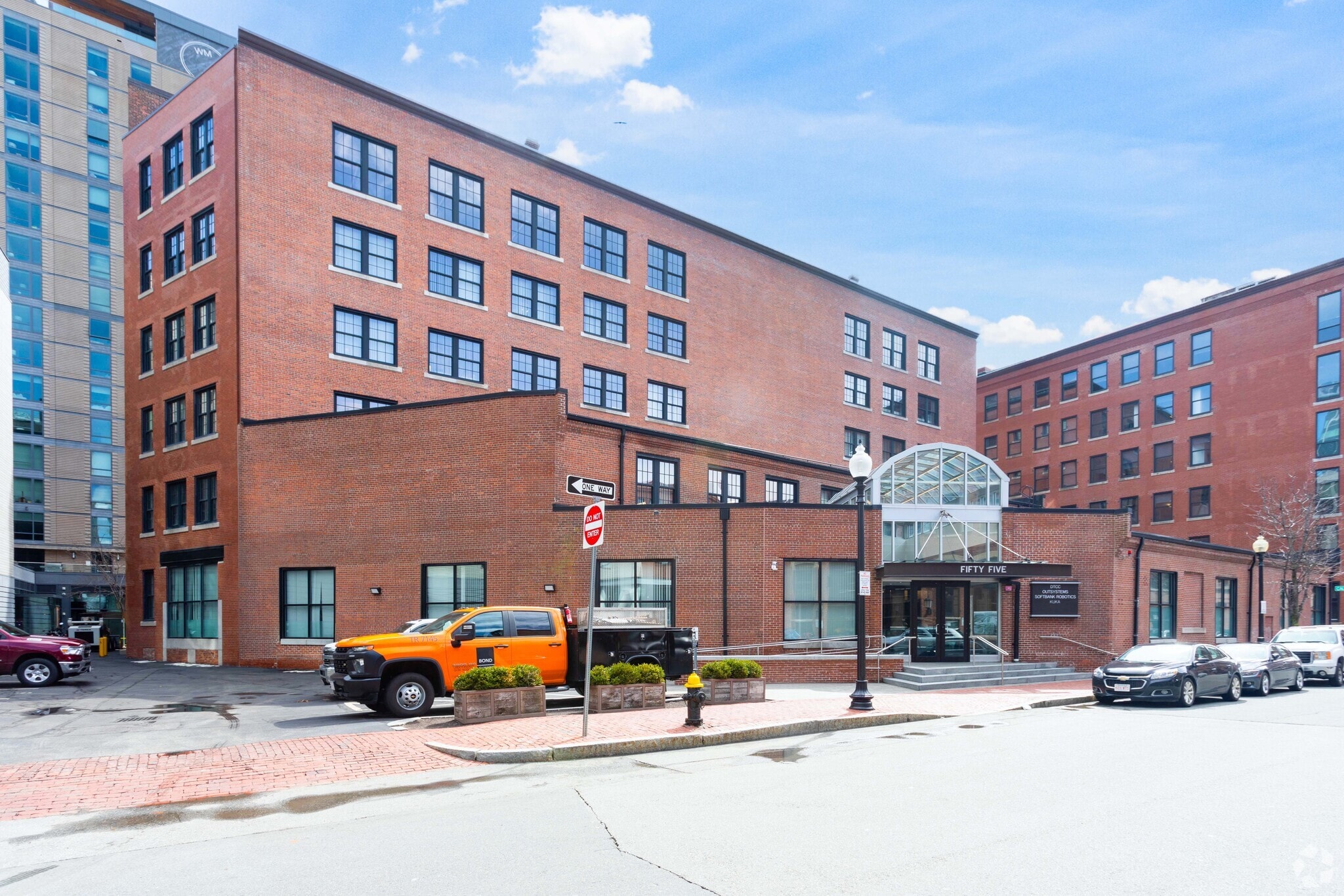 55 Thomson Pl, Boston, MA à louer Photo principale- Image 1 de 4